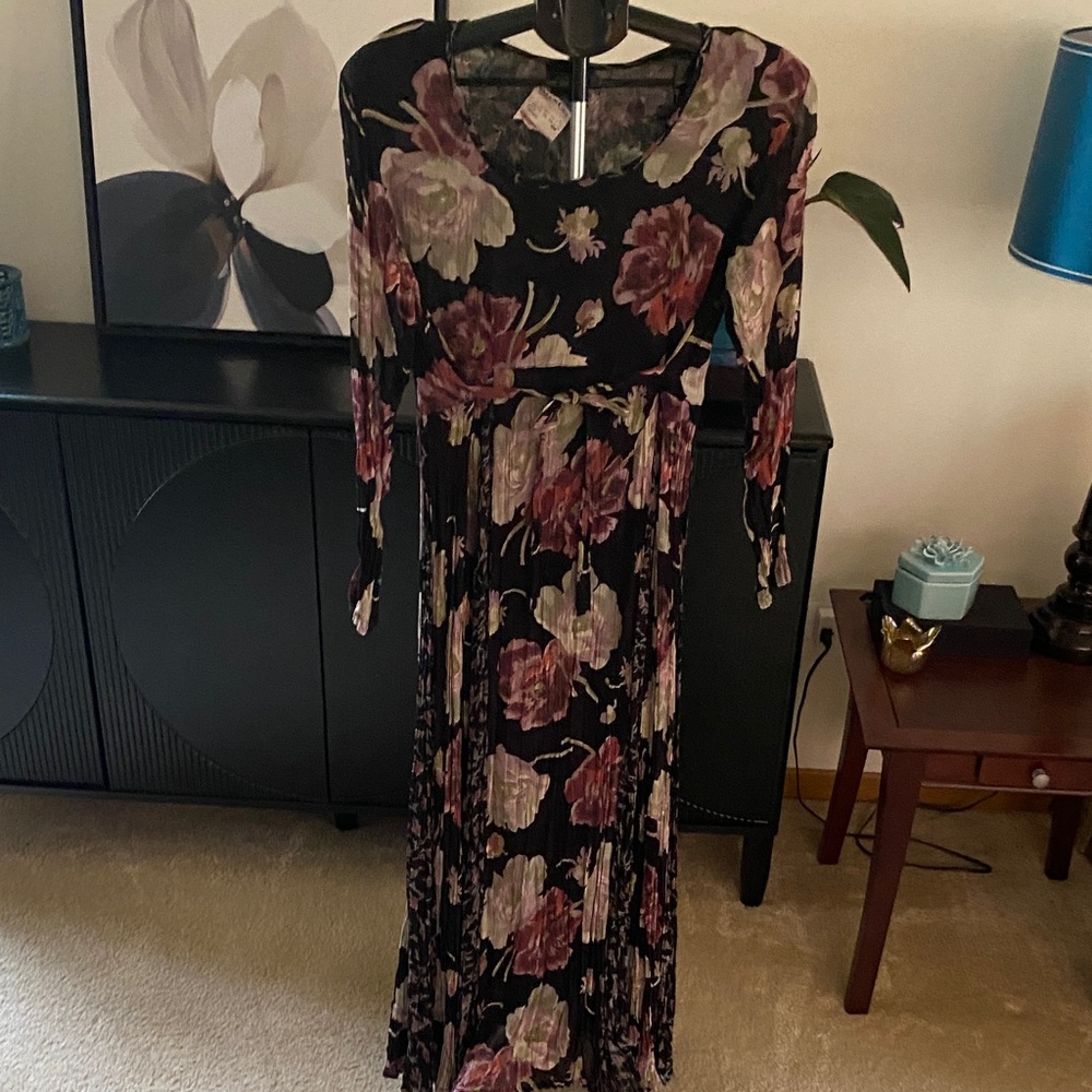 Vintage 90’s Lola Black Floral Long Sleeve Dress